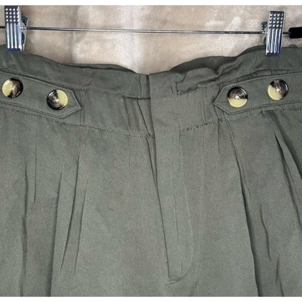 a.n.a New Approach Wear High Waisted Oregano Pleated Shorts Decorative Buttons - Picture 2 of 11